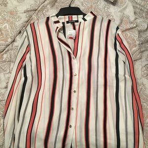 Long sleeved buttoned striped shirt